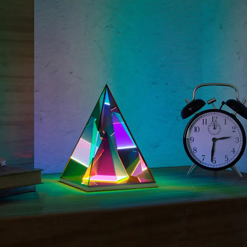 Pyramid Desk Lamp dsgndrop