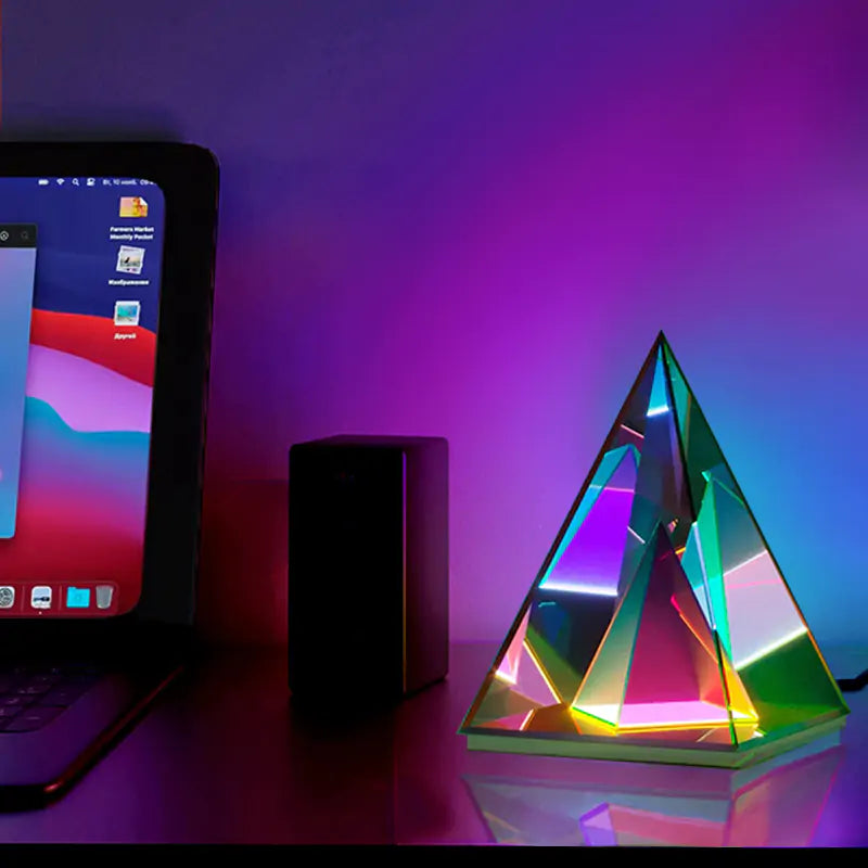 Pyramid Desk Lamp dsgndrop