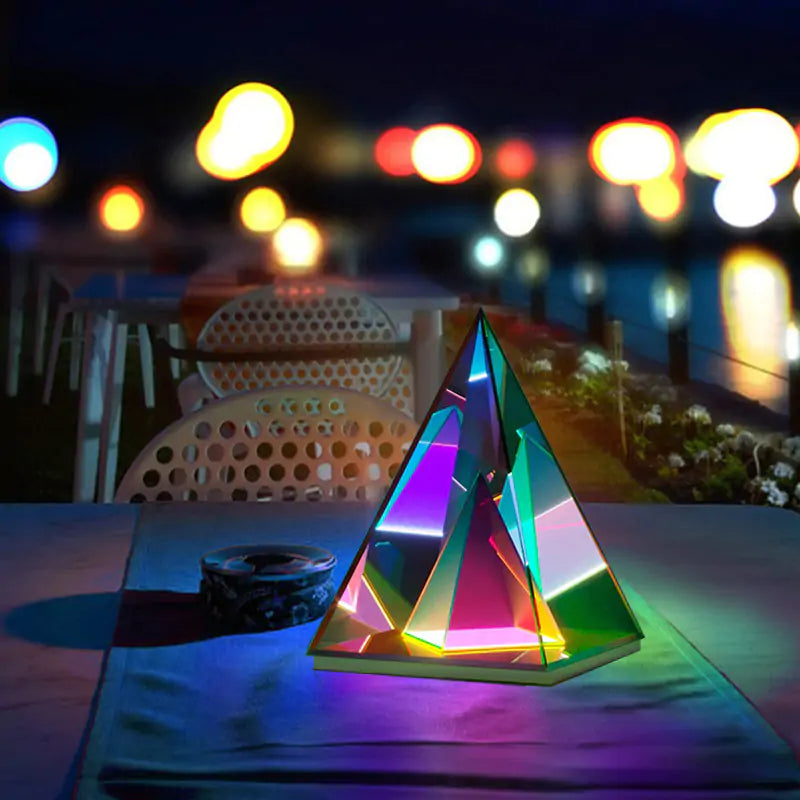 Pyramid Desk Lamp dsgndrop