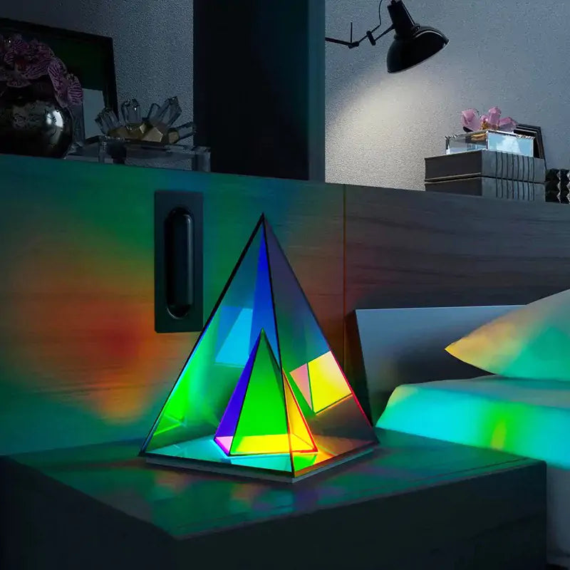 Pyramid Desk Lamp dsgndrop